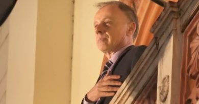 Чак и да је Ђокић кртица глобалиста из Брисела, он би био мање штетан за Србију од Вучића Чак и да је Ђокић кртица глобалиста из Брисела, он би био мање штетан за Србију од Вучића