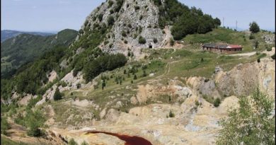 Trovanje cijanidom i lažima