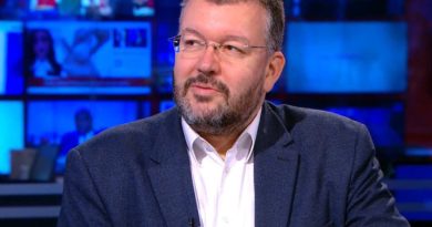 Antić još jedan Vučićev bot