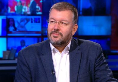 Antić još jedan Vučićev bot