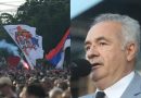 Исти новинар који се у домаћој јавности прошле године ,,прославио“ текстом против Видовданског скупа